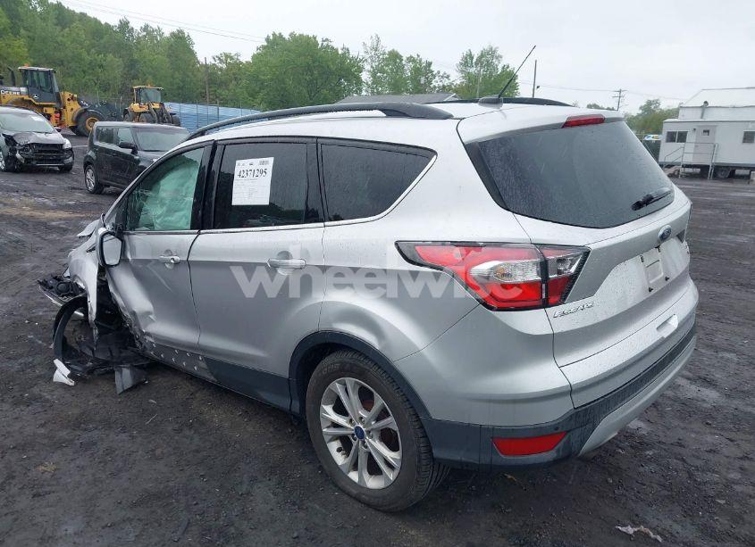 Photo 3 of 2017 Ford Escape SE (VIN 1FMCU9GD0HUA86621)
