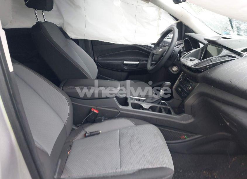 Photo 5 of 2017 Ford Escape SE (VIN 1FMCU9GD0HUA86621)