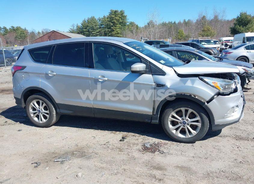 Photo 13 of 2017 Ford Escape SE (VIN 1FMCU9GD0HUB03322)