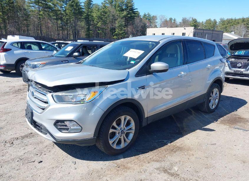 Photo 2 of 2017 Ford Escape SE (VIN 1FMCU9GD0HUB03322)