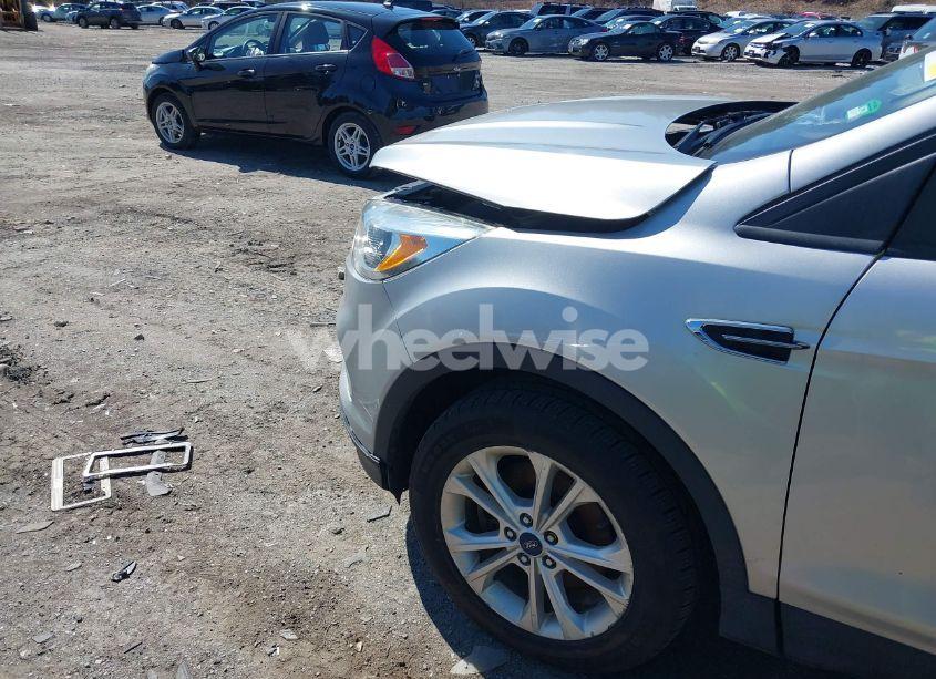 Photo 6 of 2017 Ford Escape SE (VIN 1FMCU9GD0HUB03322)