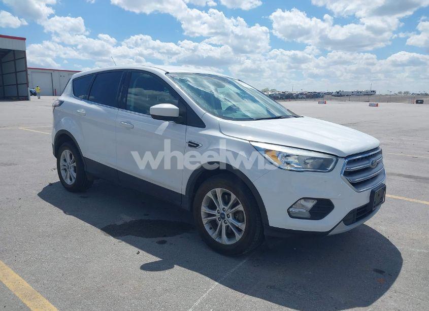 2017 Ford Escape SE (VIN 1FMCU9GD0HUB13350) main photo