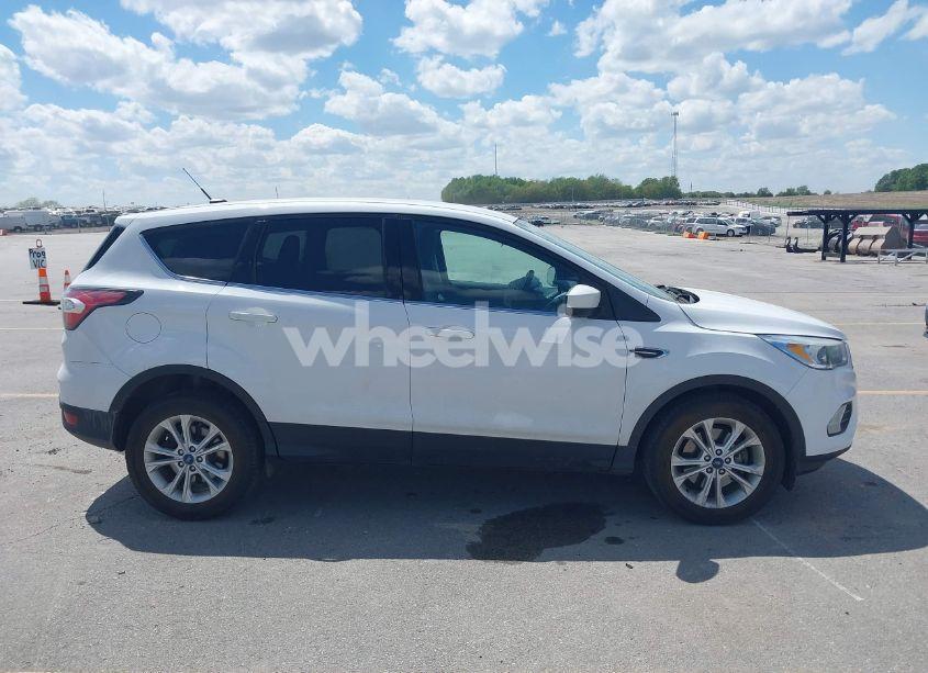 Photo 13 of 2017 Ford Escape SE (VIN 1FMCU9GD0HUB13350)