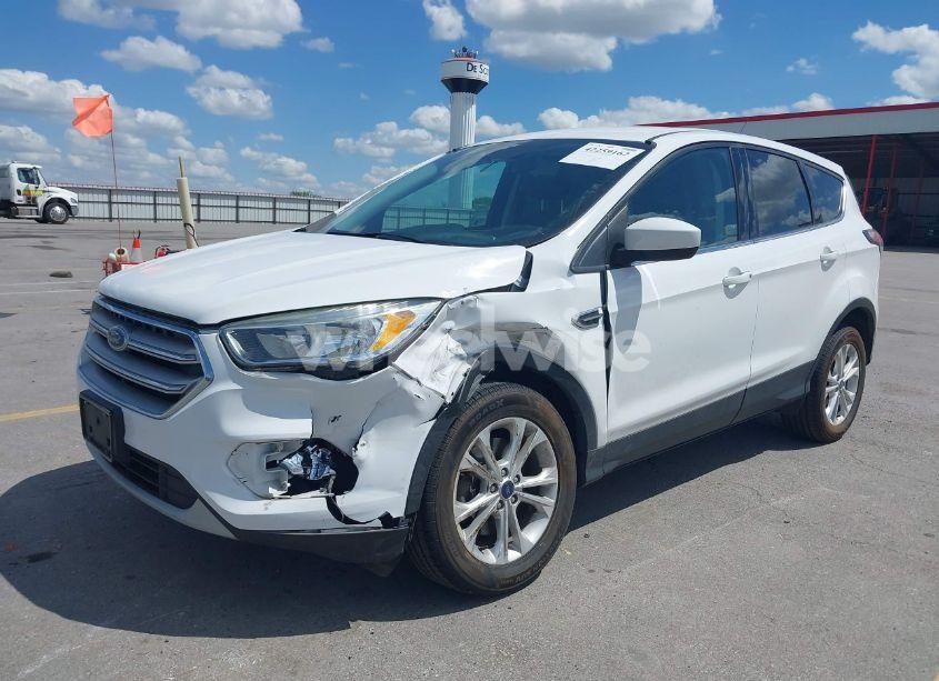 Photo 2 of 2017 Ford Escape SE (VIN 1FMCU9GD0HUB13350)
