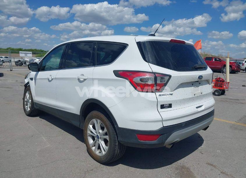 Photo 3 of 2017 Ford Escape SE (VIN 1FMCU9GD0HUB13350)
