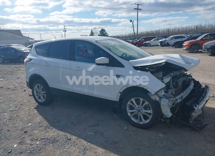 Photo 13 of 2017 Ford Escape SE (VIN 1FMCU9GD0HUC36663)
