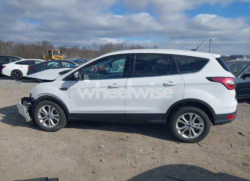 Photo 14 of 2017 Ford Escape SE (VIN 1FMCU9GD0HUC36663)