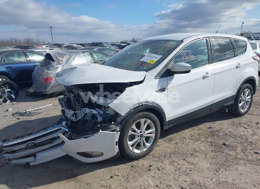Photo 2 of 2017 Ford Escape SE (VIN 1FMCU9GD0HUC36663)