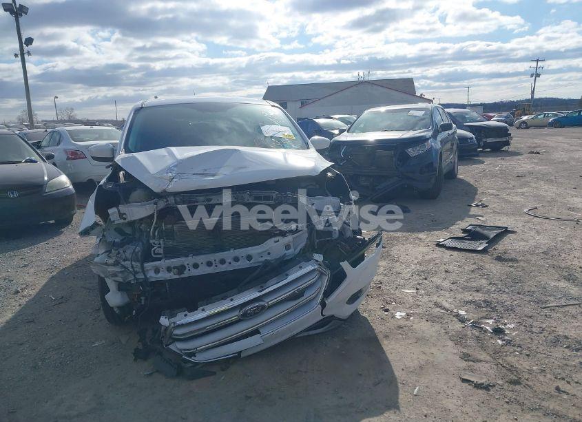 Photo 6 of 2017 Ford Escape SE (VIN 1FMCU9GD0HUC36663)