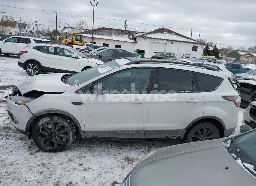 Photo 14 of 2017 Ford Escape SE (VIN 1FMCU9GD0HUC46190)