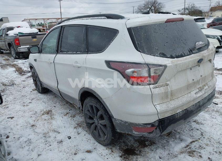 Photo 3 of 2017 Ford Escape SE (VIN 1FMCU9GD0HUC46190)