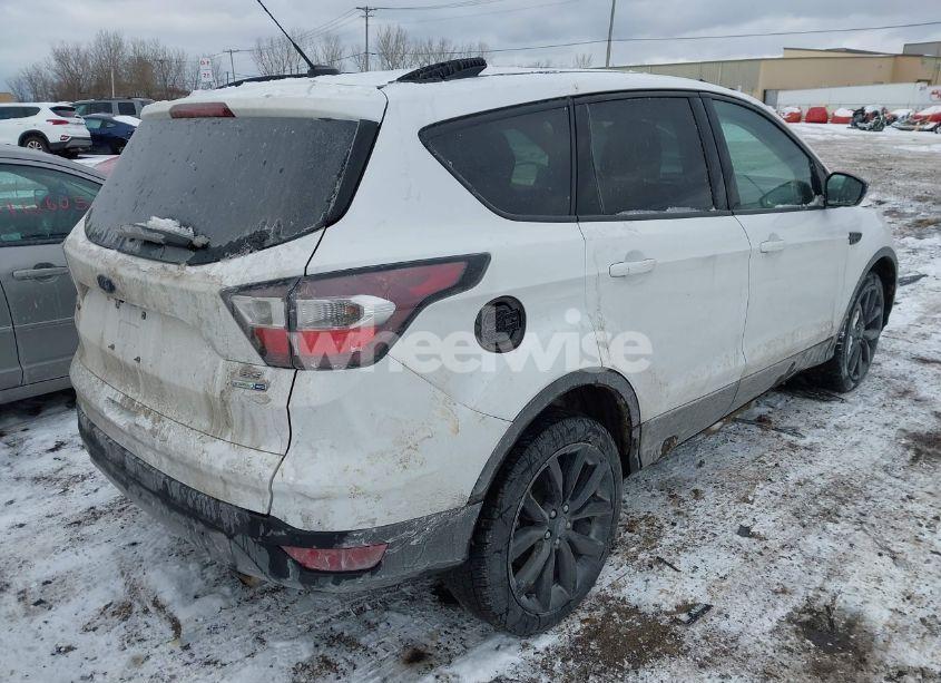 Photo 4 of 2017 Ford Escape SE (VIN 1FMCU9GD0HUC46190)