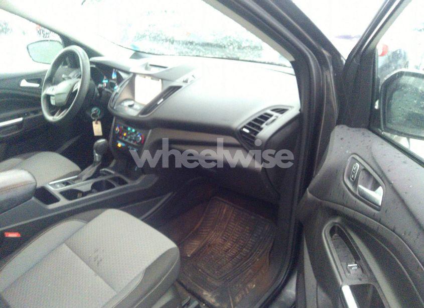 Photo 5 of 2017 Ford Escape SE (VIN 1FMCU9GD0HUD71321)