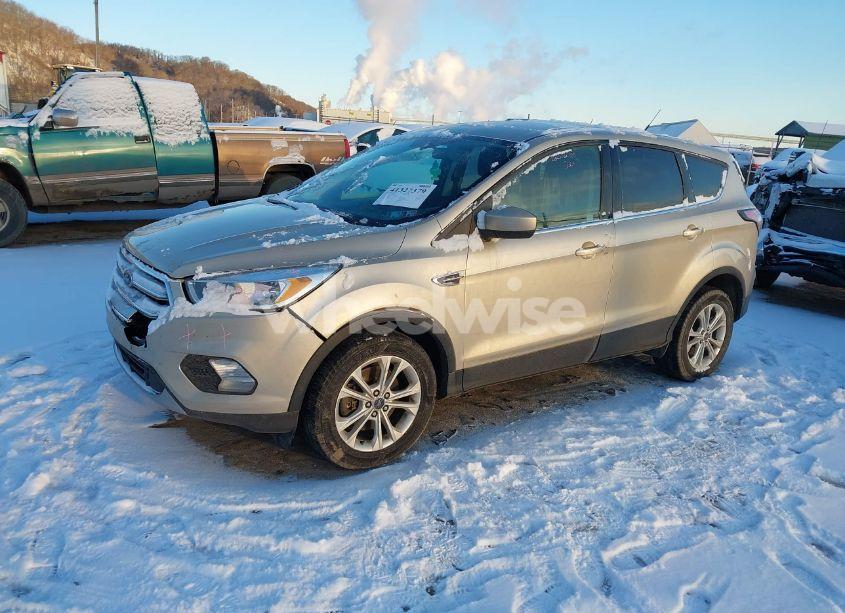 Photo 2 of 2017 Ford Escape SE (VIN 1FMCU9GD0HUF04174)