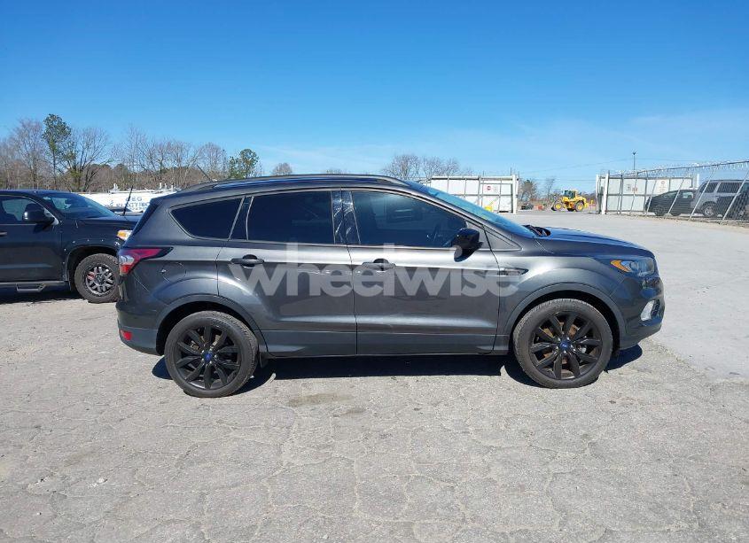Photo 13 of 2018 Ford Escape SE (VIN 1FMCU9GD0JUA40096)