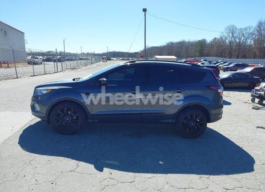 Photo 14 of 2018 Ford Escape SE (VIN 1FMCU9GD0JUA40096)