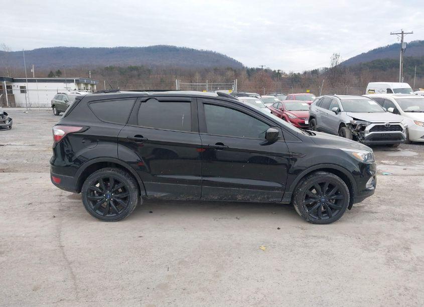 Photo 13 of 2018 Ford Escape SE (VIN 1FMCU9GD0JUA51048)