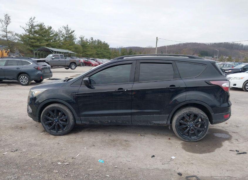 Photo 14 of 2018 Ford Escape SE (VIN 1FMCU9GD0JUA51048)