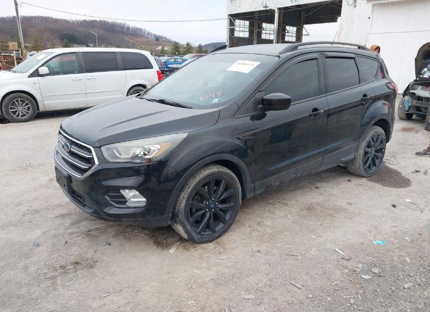 Photo 2 of 2018 Ford Escape SE (VIN 1FMCU9GD0JUA51048)