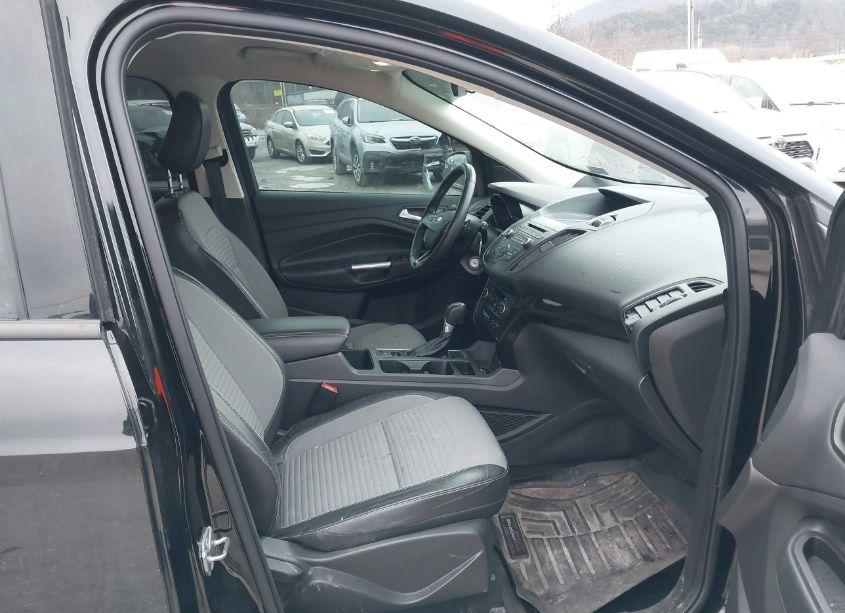 Photo 5 of 2018 Ford Escape SE (VIN 1FMCU9GD0JUA51048)