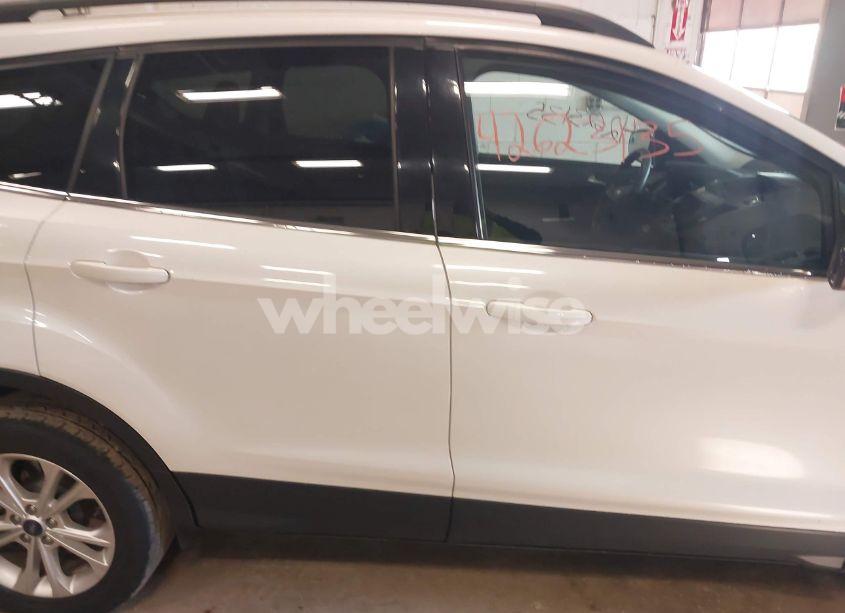 Photo 13 of 2018 Ford Escape SE (VIN 1FMCU9GD0JUA71655)