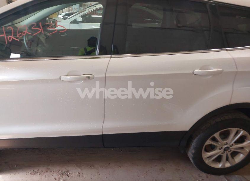 Photo 14 of 2018 Ford Escape SE (VIN 1FMCU9GD0JUA71655)