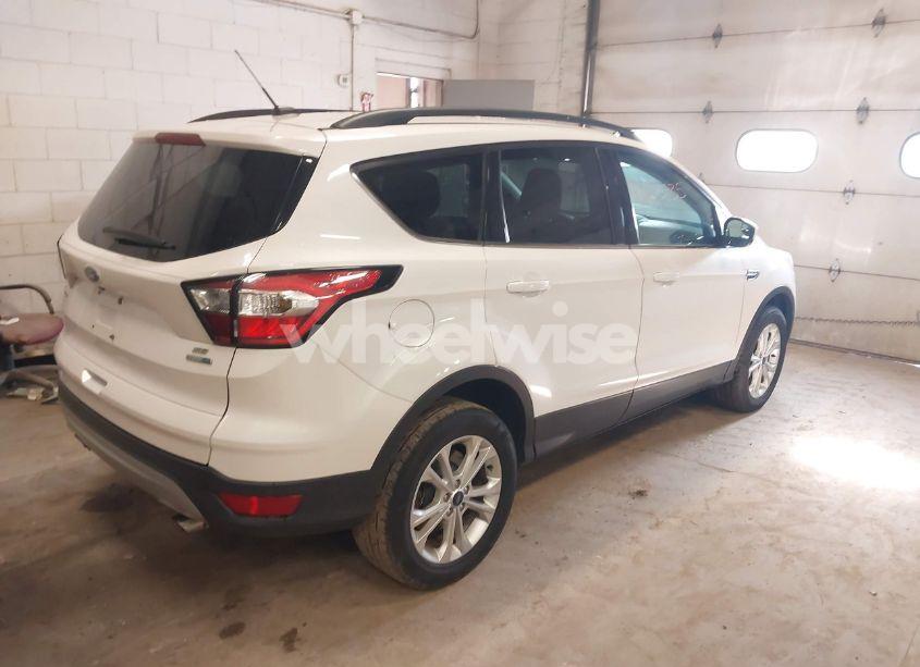 Photo 4 of 2018 Ford Escape SE (VIN 1FMCU9GD0JUA71655)