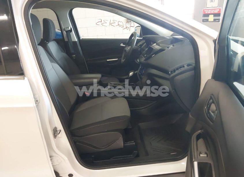 Photo 5 of 2018 Ford Escape SE (VIN 1FMCU9GD0JUA71655)