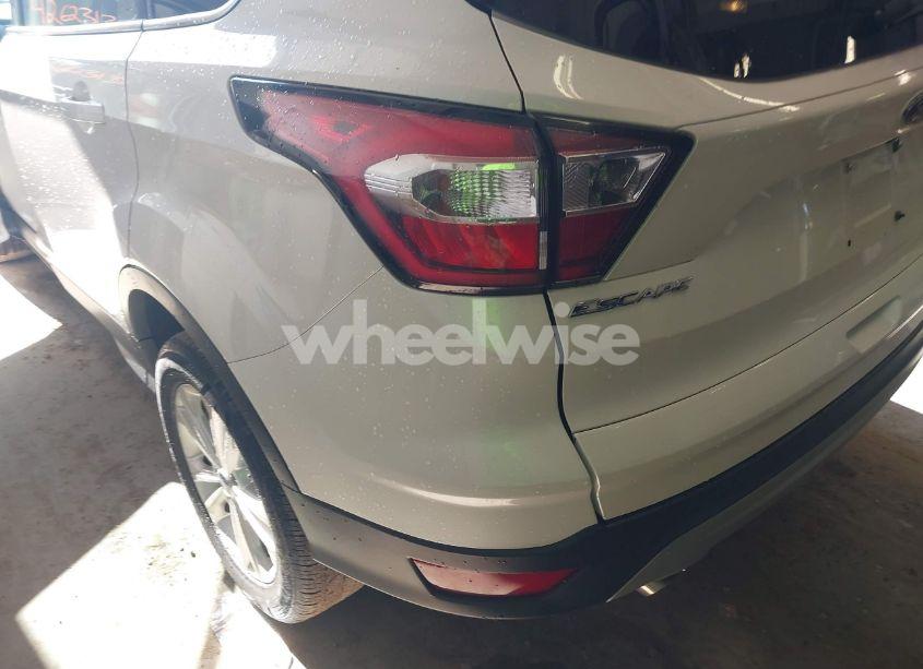 Photo 6 of 2018 Ford Escape SE (VIN 1FMCU9GD0JUA71655)