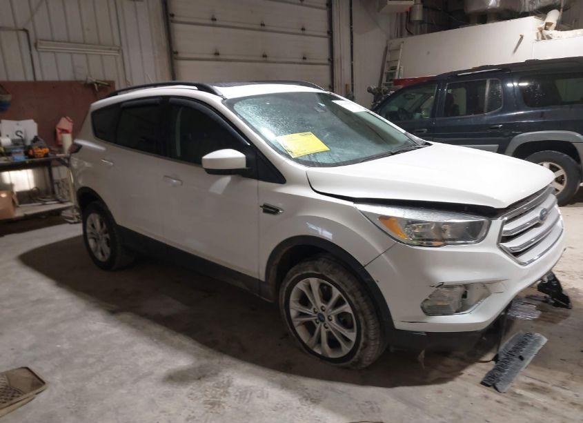 2018 Ford Escape SE (VIN 1FMCU9GD0JUA85510) main photo