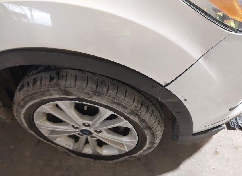 Photo 18 of 2018 Ford Escape SE (VIN 1FMCU9GD0JUA85510)