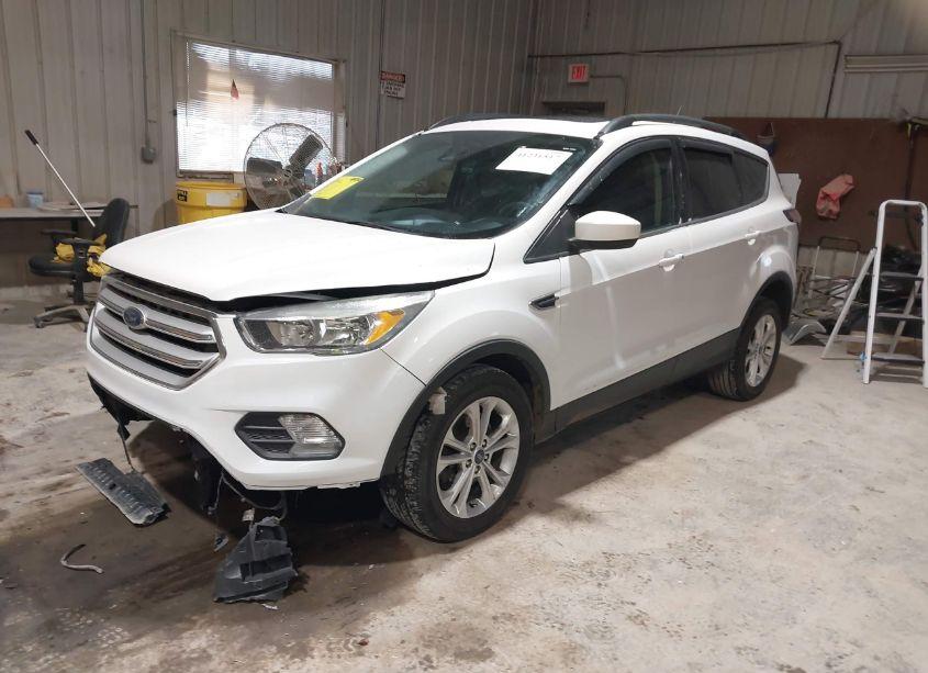 Photo 2 of 2018 Ford Escape SE (VIN 1FMCU9GD0JUA85510)