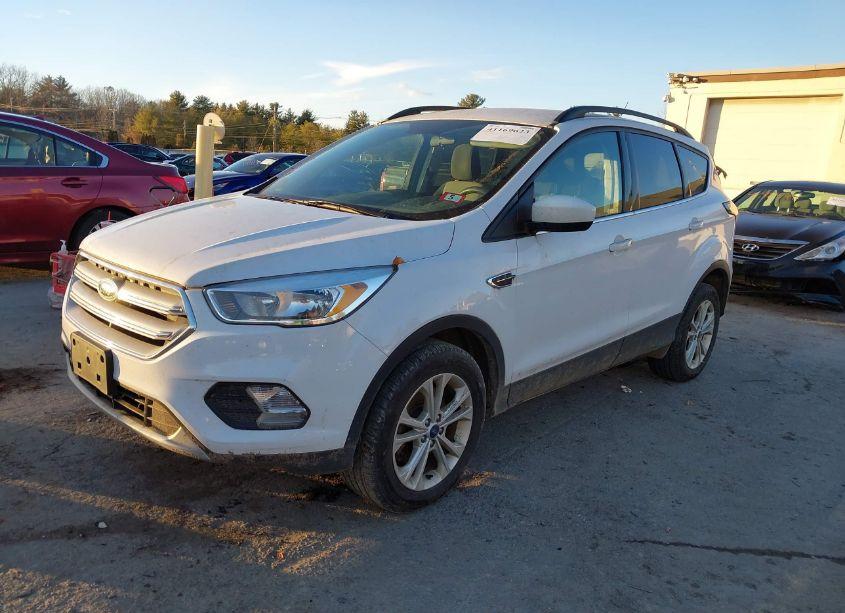 Photo 2 of 2018 Ford Escape SE (VIN 1FMCU9GD0JUB00992)