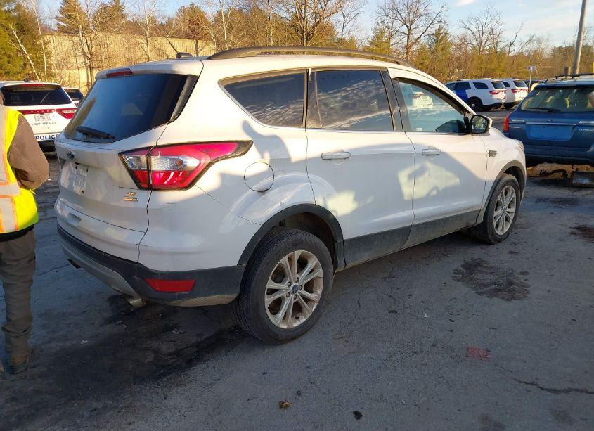 Photo 4 of 2018 Ford Escape SE (VIN 1FMCU9GD0JUB00992)