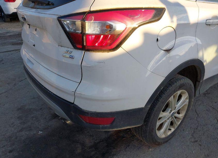 Photo 6 of 2018 Ford Escape SE (VIN 1FMCU9GD0JUB00992)