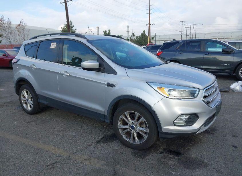 2018 Ford Escape SE (VIN 1FMCU9GD0JUB15718) main photo