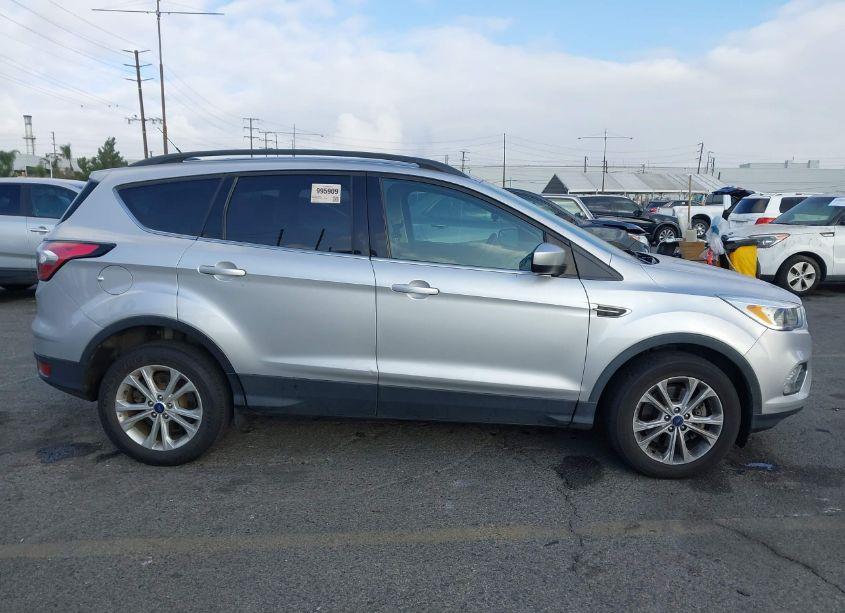 Photo 13 of 2018 Ford Escape SE (VIN 1FMCU9GD0JUB15718)