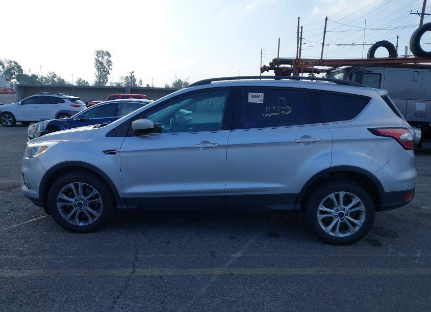 Photo 14 of 2018 Ford Escape SE (VIN 1FMCU9GD0JUB15718)