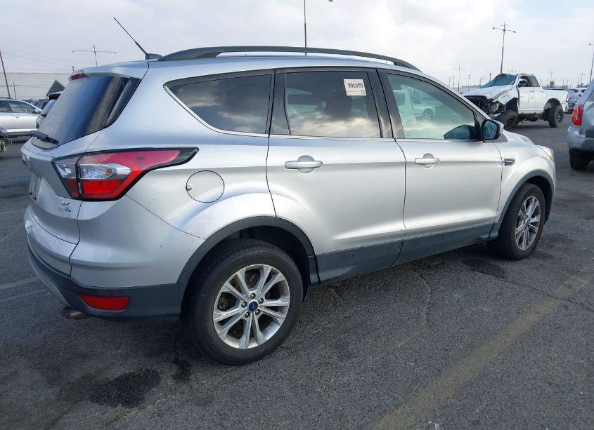 Photo 4 of 2018 Ford Escape SE (VIN 1FMCU9GD0JUB15718)