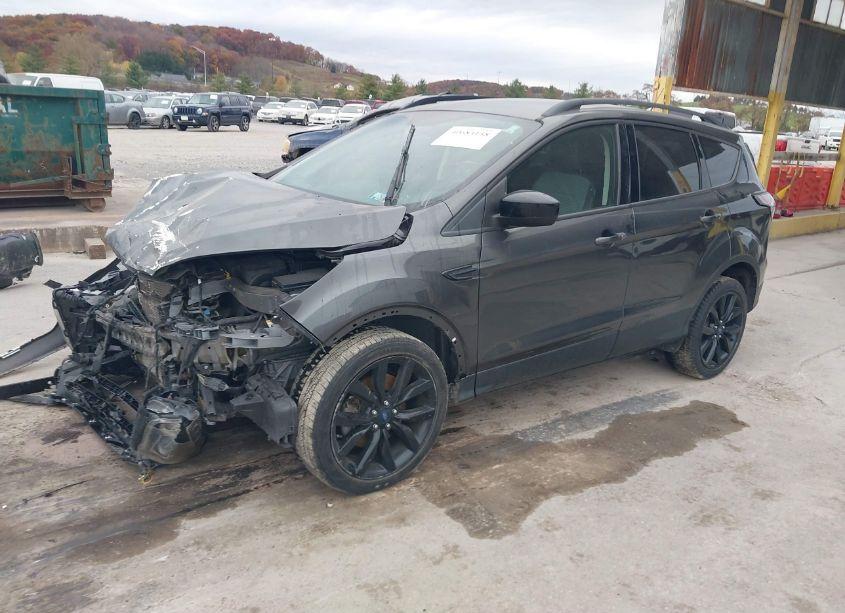 Photo 2 of 2018 Ford Escape SE (VIN 1FMCU9GD0JUB30381)