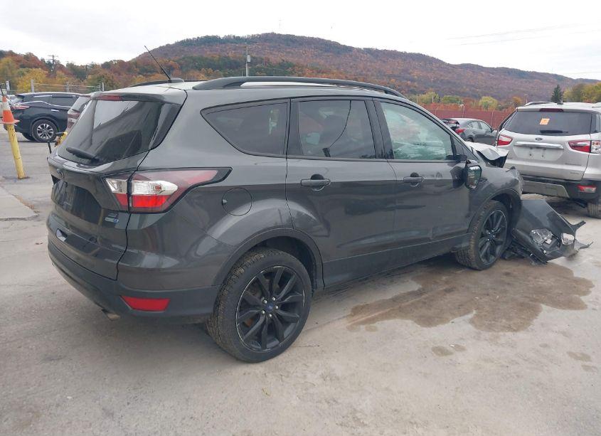 Photo 4 of 2018 Ford Escape SE (VIN 1FMCU9GD0JUB30381)