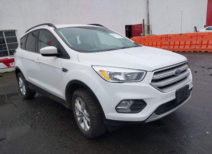 2018 Ford Escape SE (VIN 1FMCU9GD0JUB44247) main photo