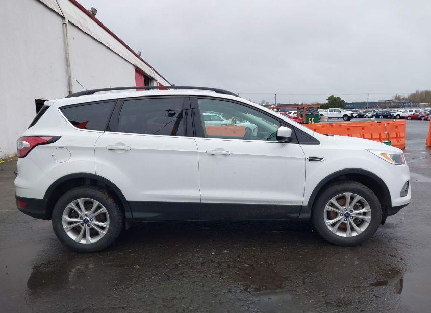 Photo 14 of 2018 Ford Escape SE (VIN 1FMCU9GD0JUB44247)