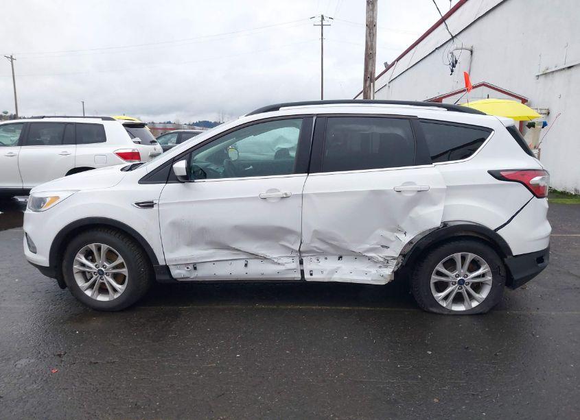 Photo 15 of 2018 Ford Escape SE (VIN 1FMCU9GD0JUB44247)