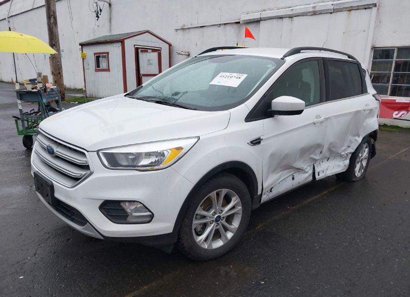 Photo 2 of 2018 Ford Escape SE (VIN 1FMCU9GD0JUB44247)