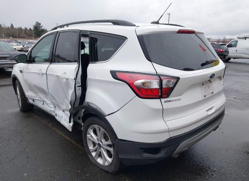 Photo 3 of 2018 Ford Escape SE (VIN 1FMCU9GD0JUB44247)