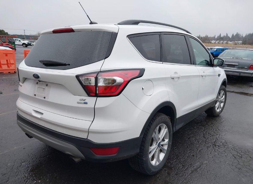 Photo 4 of 2018 Ford Escape SE (VIN 1FMCU9GD0JUB44247)