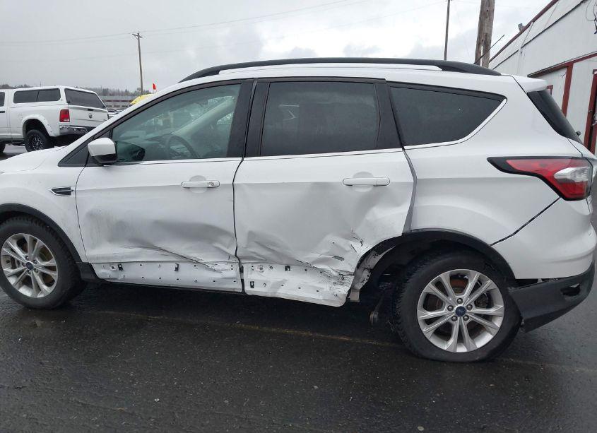 Photo 6 of 2018 Ford Escape SE (VIN 1FMCU9GD0JUB44247)