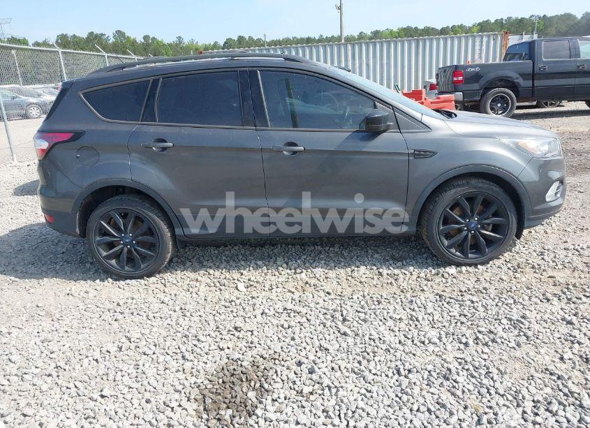 Photo 13 of 2018 Ford Escape SE (VIN 1FMCU9GD0JUB79810)
