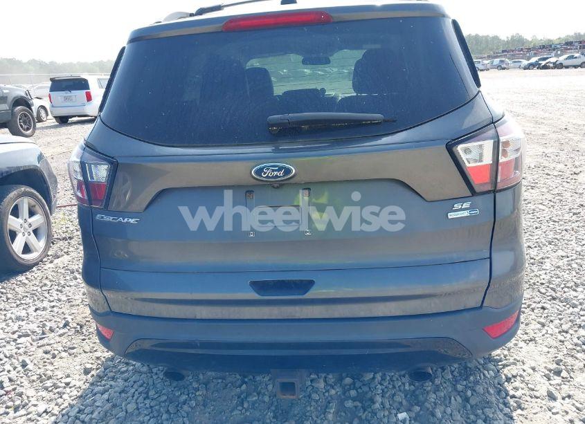 Photo 16 of 2018 Ford Escape SE (VIN 1FMCU9GD0JUB79810)